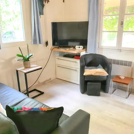 Avec Piscine Privee A *